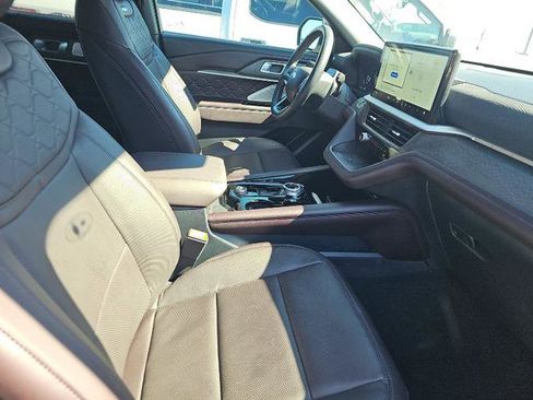 Used 2025 Ford Explorer Platinum w/ Ultimate Package AWD/4WD image 10