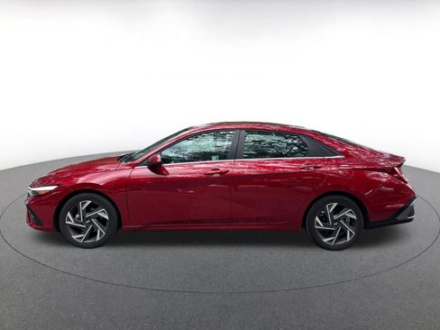 Used 2025 Hyundai Elantra SEL FWD image 8