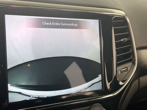 Used 2022 Jeep Grand Cherokee Laredo E image 14