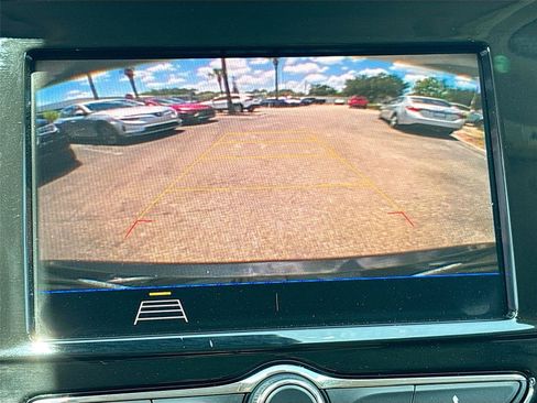 Used 2021 Buick Encore Preferred AWD/4WD image 13