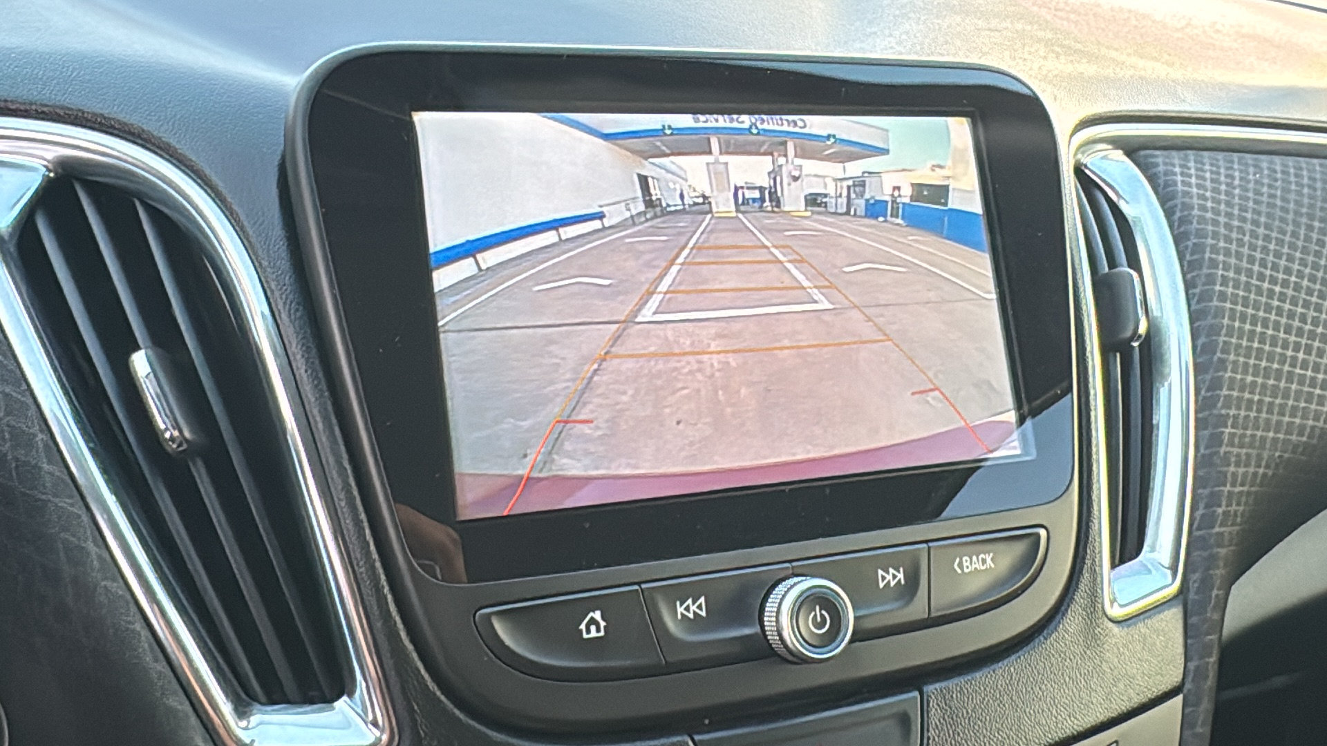 Used 2018 Chevrolet Malibu LT FWD image 22