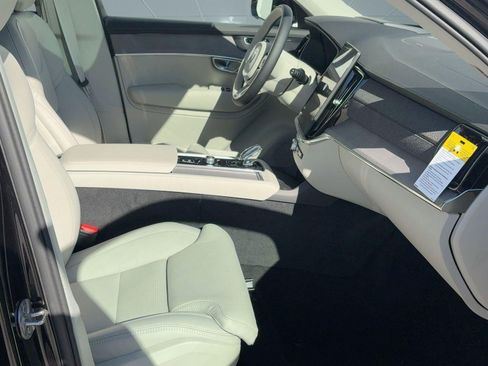 New 2026 Volvo XC90 B6 Ultra w/ Protection Package image 30