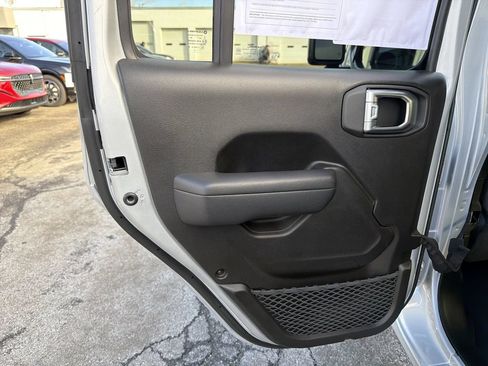 Used 2024 Jeep Wrangler Unlimited AWD/4WD image 13