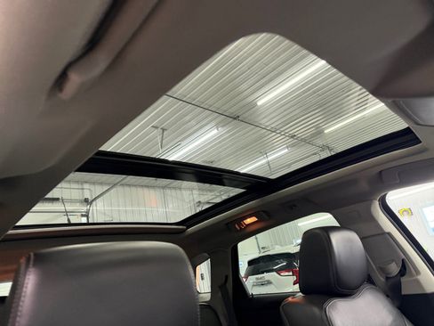 Used 2012 Cadillac SRX Premium image 24