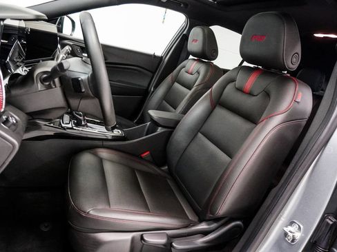 Used 2024 Chevrolet Trax RS w/ Sunroof Package FWD image 6