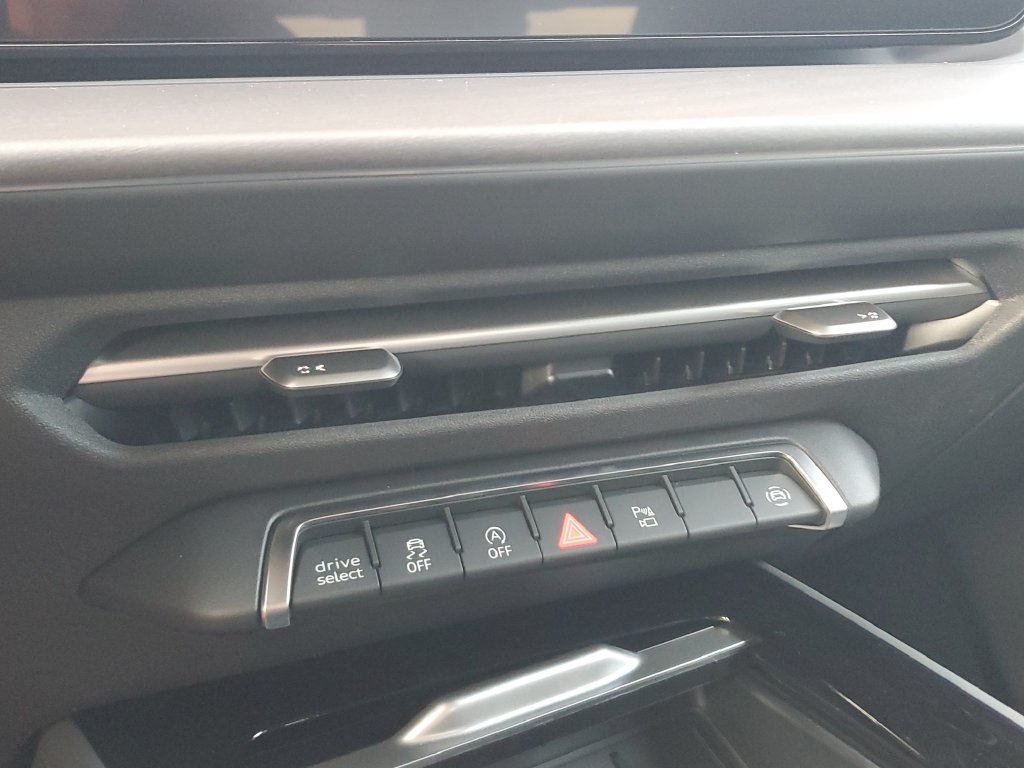 New 2026 Audi Q3 quattro 2.0T AWD/4WD image 30