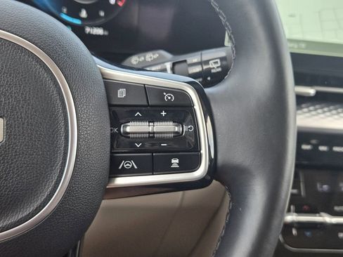 Used 2023 Kia Carnival SX Prestige FWD image 27