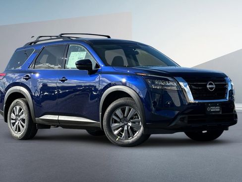 New 2025 Nissan Pathfinder SV image 2