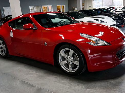 Used 2010 Nissan 370Z Touring image 29