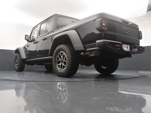 Used 2024 Jeep Gladiator Rubicon w/ Technology Group AWD/4WD image 19