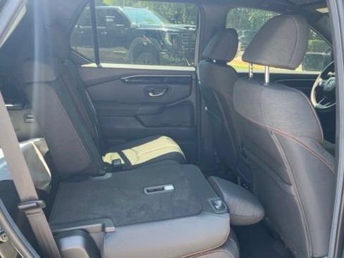 Used 2025 Honda Pilot Sport image 13