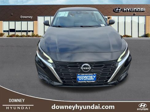 Used 2025 Nissan Altima 2.5 SV FWD image 8