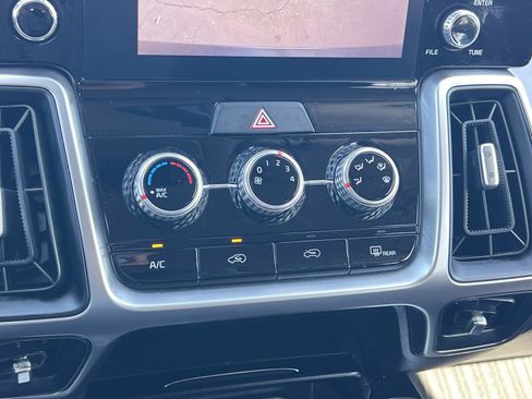 Used 2023 Kia Sorento LX image 16