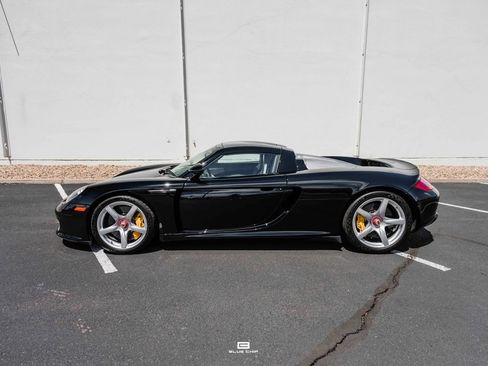 Used 2005 Porsche Carrera GT RWD image 2