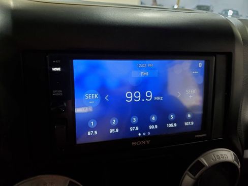 Used 2014 Jeep Wrangler Unlimited Sport w/ Connectivity Group image 32