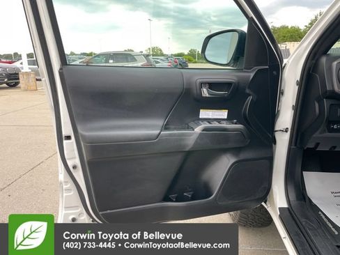 Used 2020 Toyota Tacoma TRD Off-Road w/ Blackout Package AWD/4WD image 18