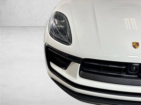 Certified 2025 Porsche Macan Turbo AWD/4WD image 28