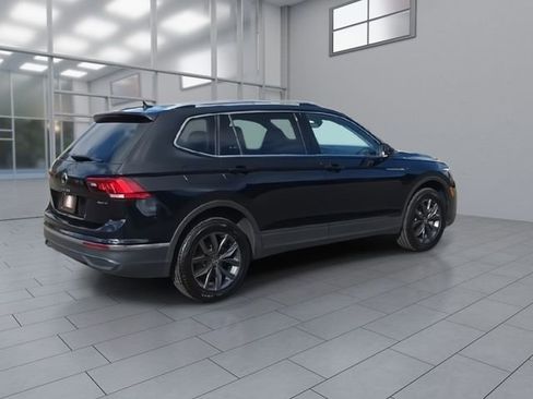 Used 2022 Volkswagen Tiguan SE image 8