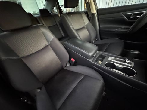 Used 2017 Nissan Altima 2.5 SR w/ Midnight Edition Package image 19