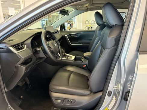 Used 2023 Toyota RAV4 XLE Premium image 18