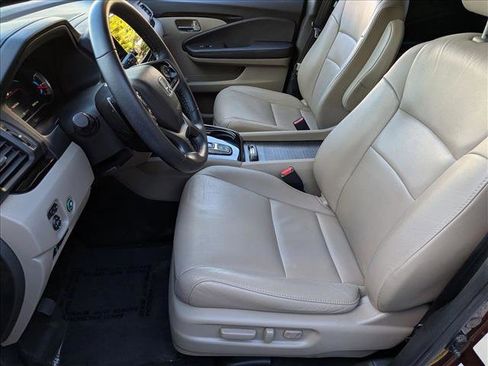 Used 2021 Honda Pilot Touring image 17