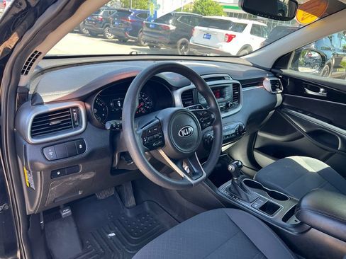 Used 2017 Kia Sorento L FWD image 17