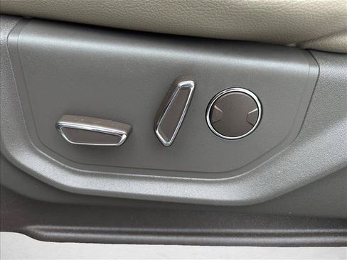 Used 2019 Ford Expedition Limited w/ Equipment Group 301A RWD image 11