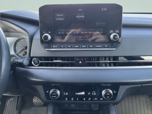 Used 2024 Mitsubishi Outlander SE AWD/4WD image 27