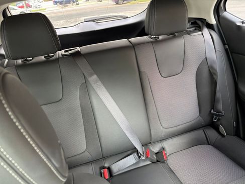 Used 2025 Buick Encore GX Preferred image 32