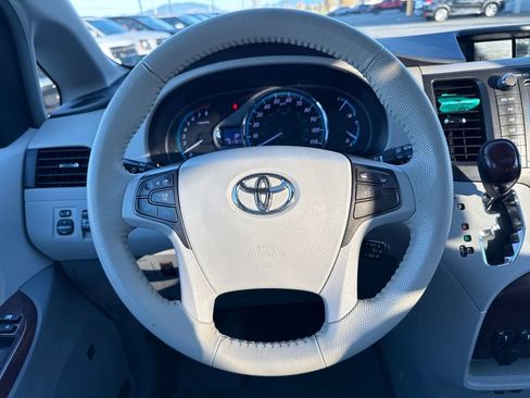 Used 2012 Toyota Sienna XLE image 24