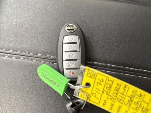 Used 2025 Nissan Altima 2.5 SV FWD image 32