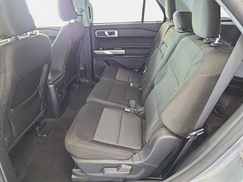 Used 2023 Ford Explorer XLT AWD/4WD image 13