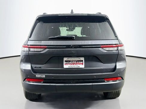 Used 2023 Jeep Grand Cherokee Altitude AWD/4WD image 6