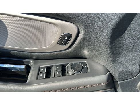 Used 2025 Ford Expedition Active AWD/4WD image 12