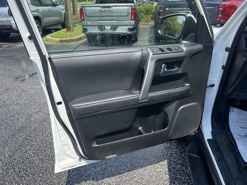 Used 2023 Toyota 4Runner SR5 Premium w/ Moonroof Package AWD/4WD image 14