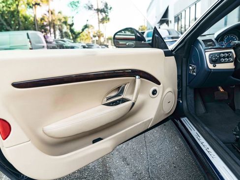 Used 2011 Maserati GranTurismo Convertible image 18