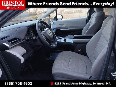 Used 2025 Toyota Sienna LE image 14