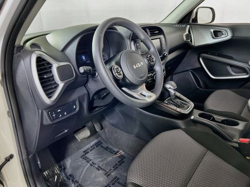 Used 2022 Kia Soul LX w/ Technology Package FWD image 9