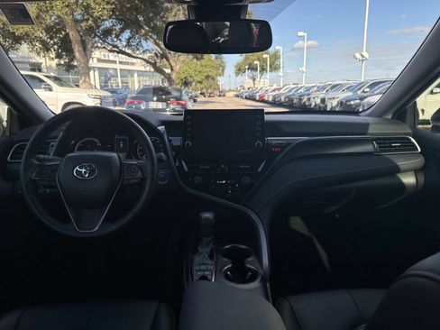 Used 2024 Toyota Camry SE image 14
