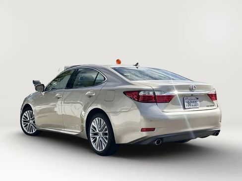 Used 2014 Lexus ES 350 w/ Luxury Package FWD image 4