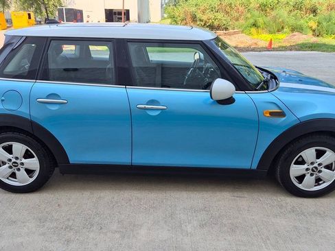Used 2015 MINI Cooper 4-Door Hardtop FWD image 9