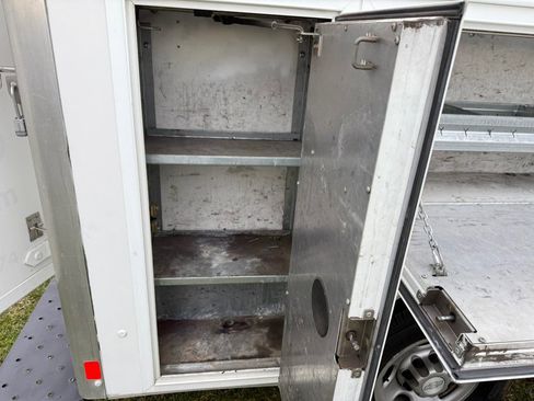 Used 2017 Chevrolet Express 3500 w/ Chrome Appearance Package image 16