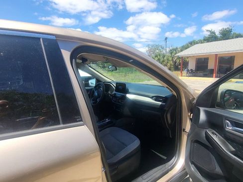 Used 2020 Ford Escape SE FWD image 19