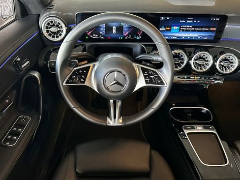 Used 2025 Mercedes-Benz CLA 250 image 11