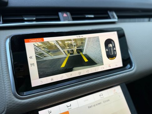 Used 2018 Land Rover Range Rover Velar R-Dynamic SE image 23