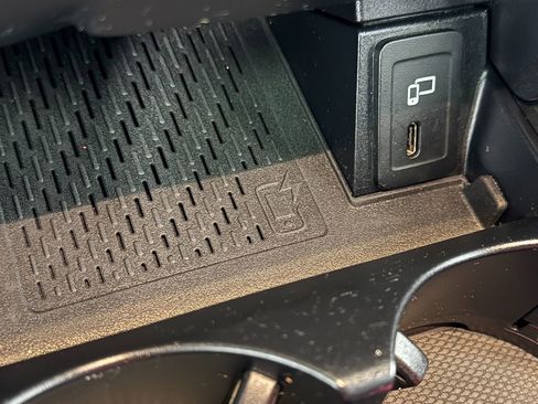 Used 2020 Mercedes-Benz GLC 300 4MATIC SUV image 27