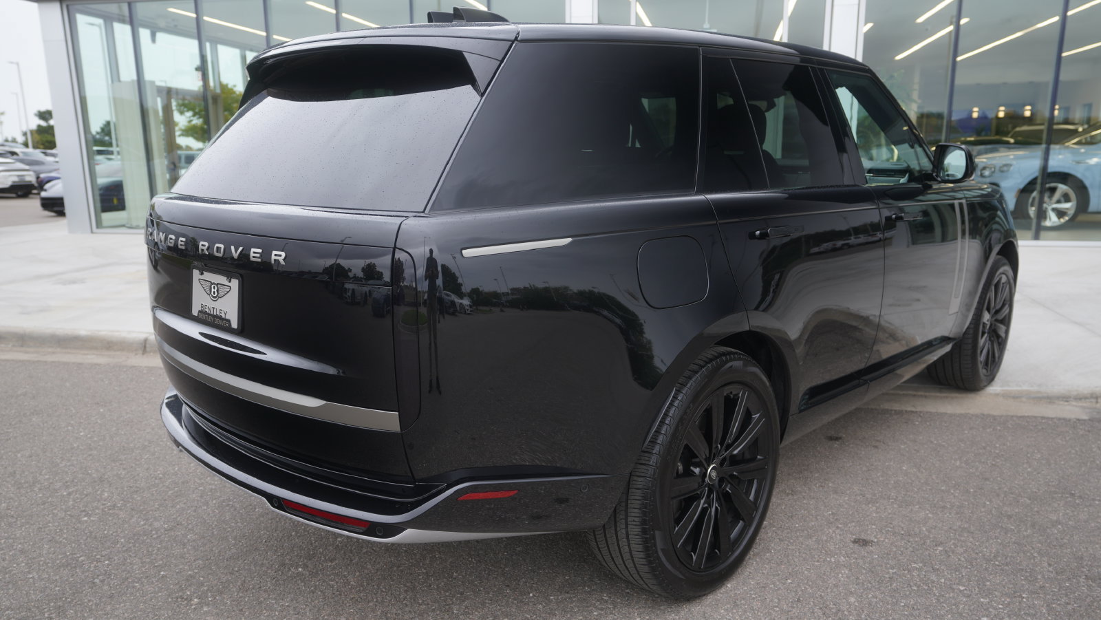 Used 2025 Land Rover Range Rover SE AWD/4WD image 13