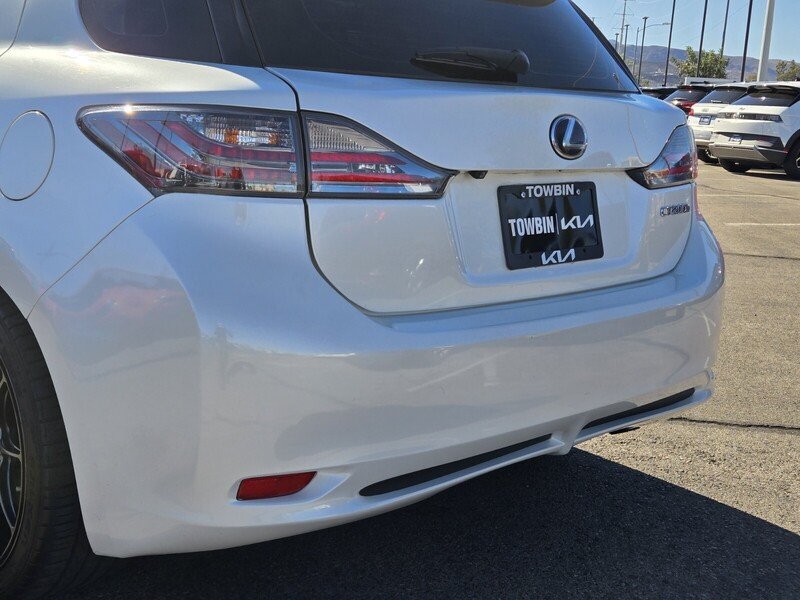 Used 2013 Lexus CT 200h w/ Premium Pkg w/Navigation FWD image 6