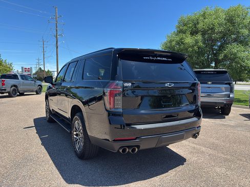 Used 2025 Chevrolet Suburban Z71 AWD/4WD image 6