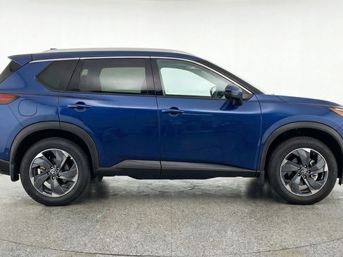 Used 2025 Nissan Rogue SV image 11